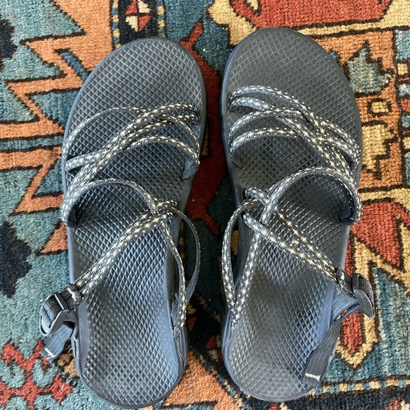 Women’s Chacos size 10- Black and Gray Strappy Sandals - Picture 1 of 3